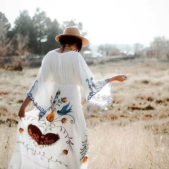 Bohemian White Maxi Dress with Floral Embroidery - Picture 10 of 12